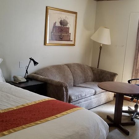 Redwood Motor Inn ブランドン エクステリア 写真