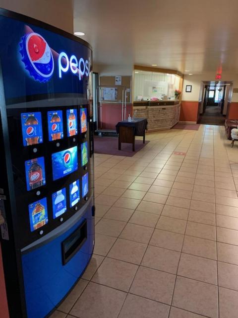 Redwood Motor Inn ブランドン エクステリア 写真