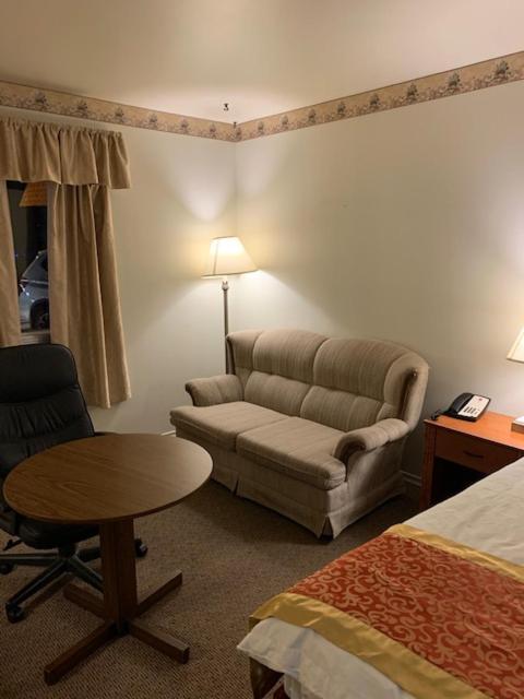 Redwood Motor Inn ブランドン エクステリア 写真
