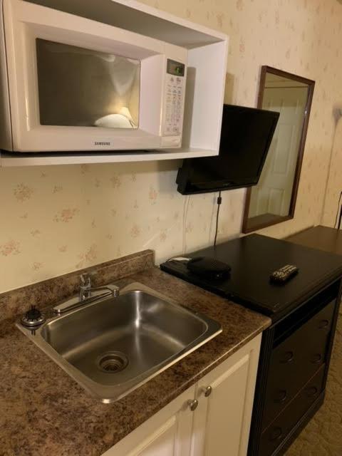 Redwood Motor Inn ブランドン エクステリア 写真