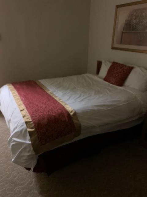 Redwood Motor Inn ブランドン エクステリア 写真