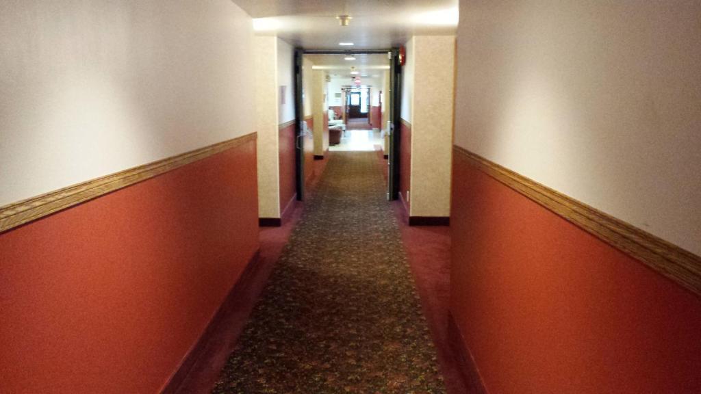 Redwood Motor Inn ブランドン エクステリア 写真