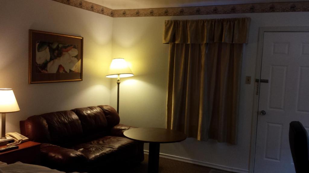 Redwood Motor Inn ブランドン エクステリア 写真