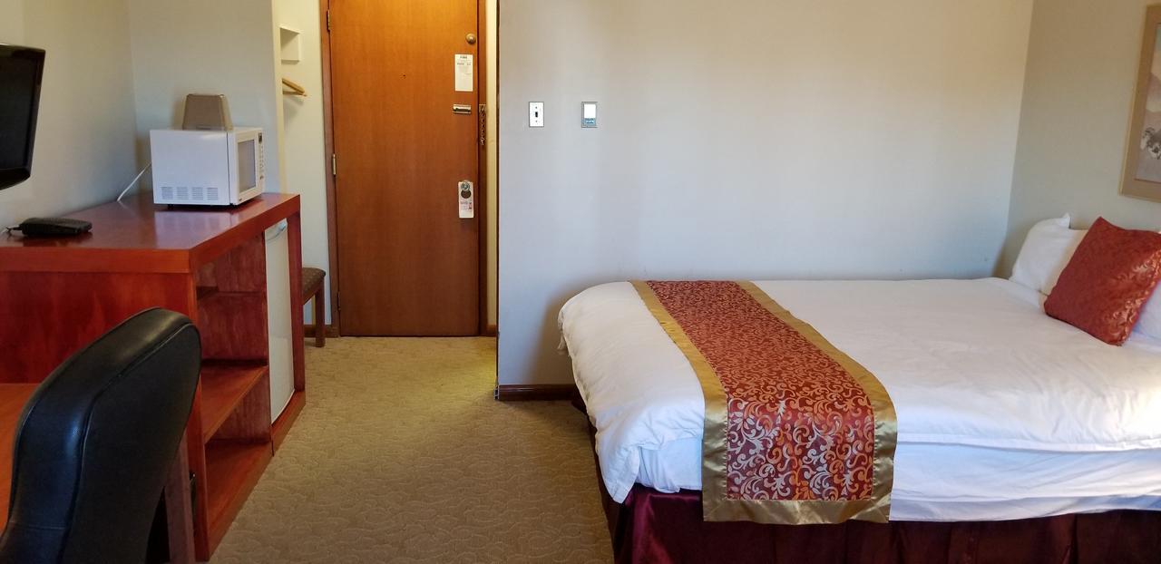 Redwood Motor Inn ブランドン エクステリア 写真