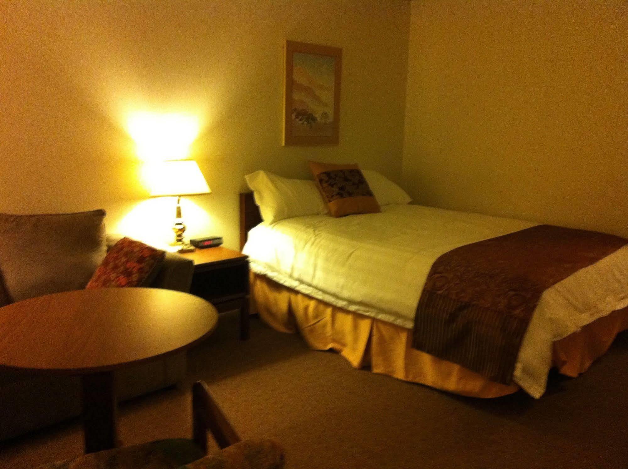 Redwood Motor Inn ブランドン エクステリア 写真