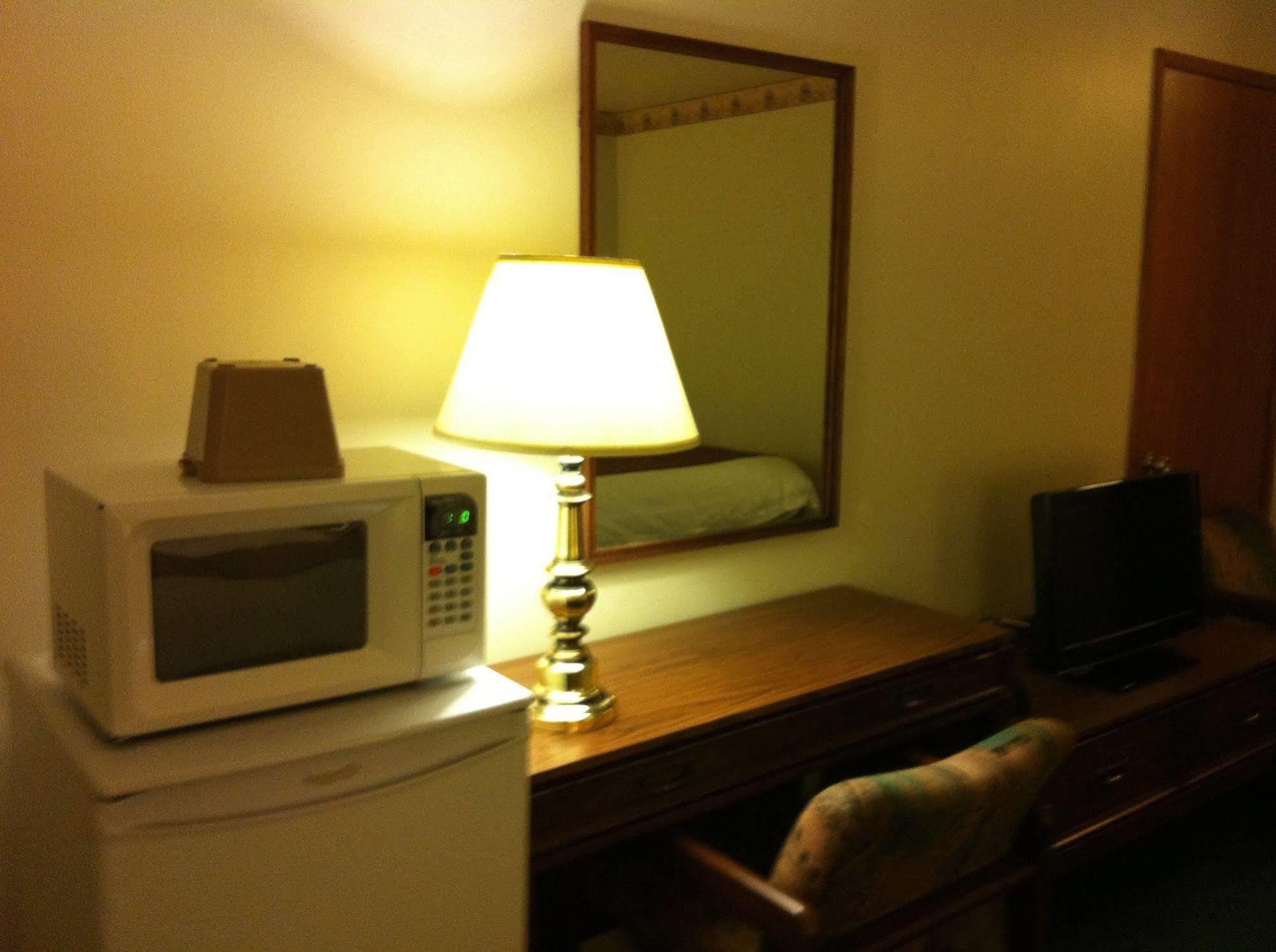 Redwood Motor Inn ブランドン エクステリア 写真