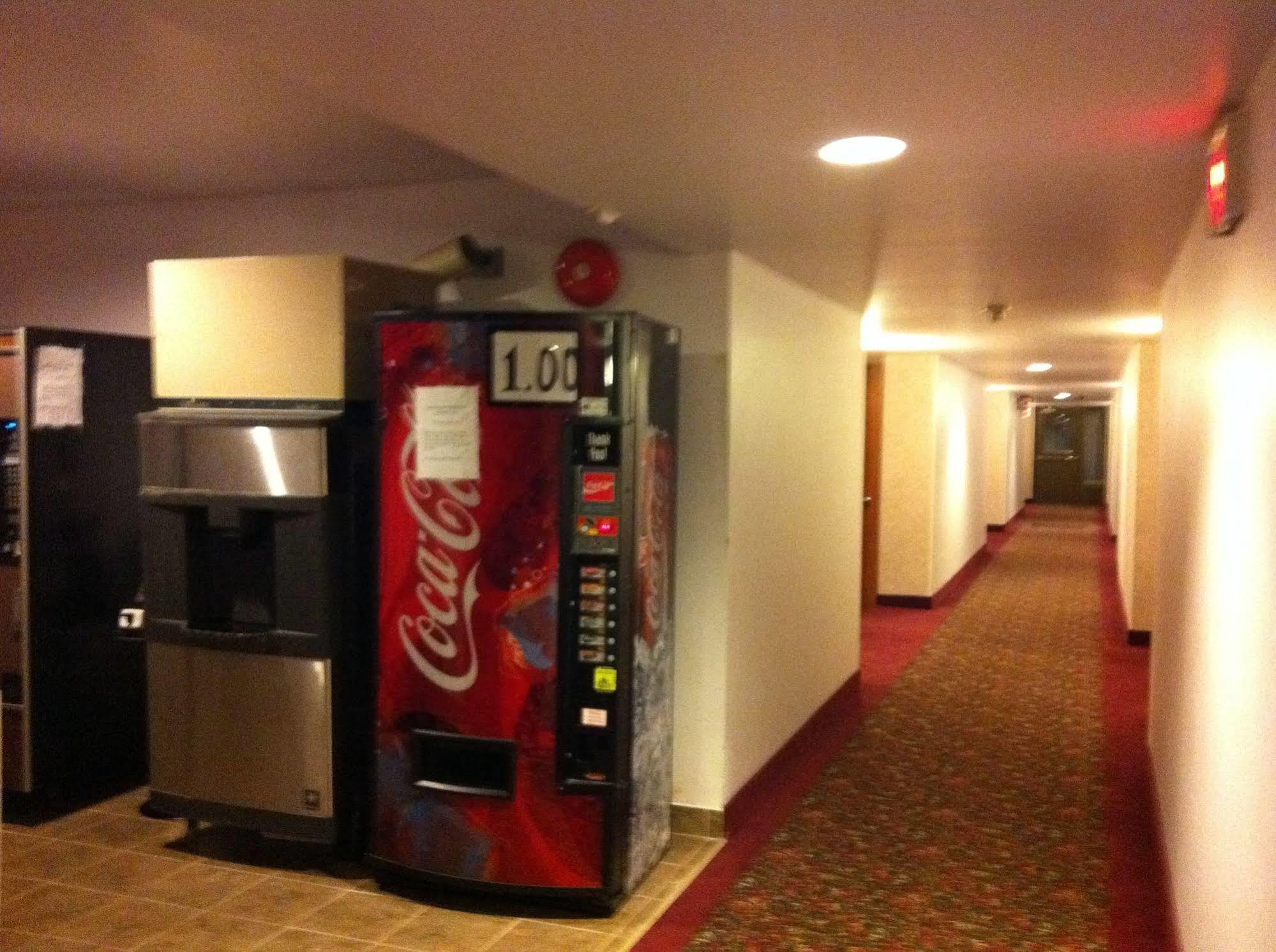 Redwood Motor Inn ブランドン エクステリア 写真